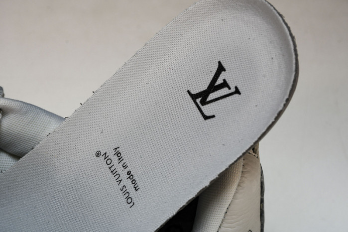 LV SNEAKER LOW  121204