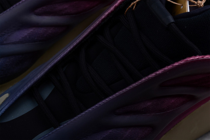 ADIDAS YEEZY 700 V3  “Fade Carbon” GW1814