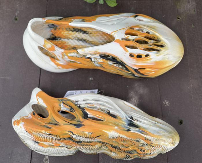 Adidas Yeezy Foam RNNR MXT Moon